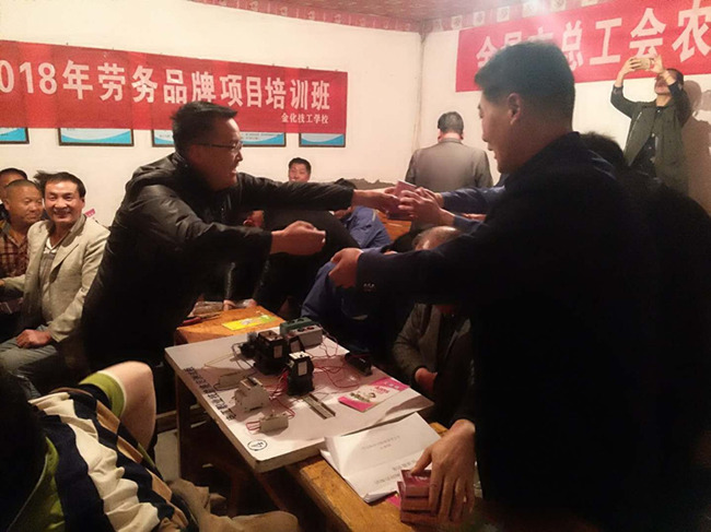 1538963859547364.jpg 报道2.jpg